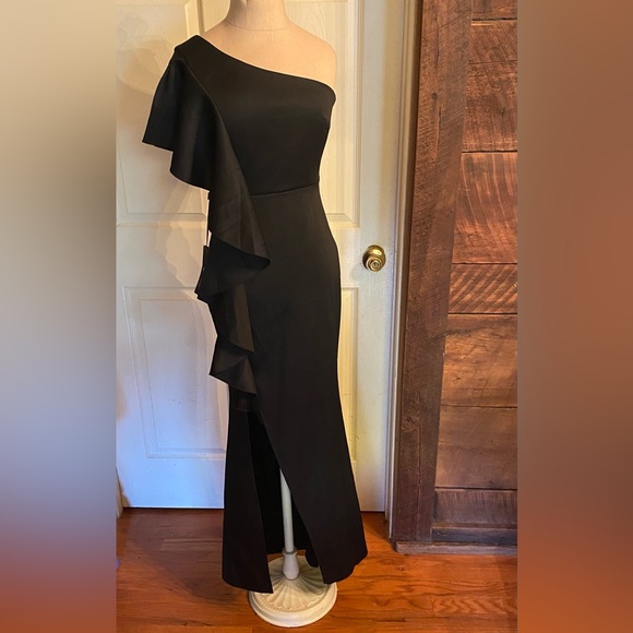 Dresses & Skirts - NWT formal dress small